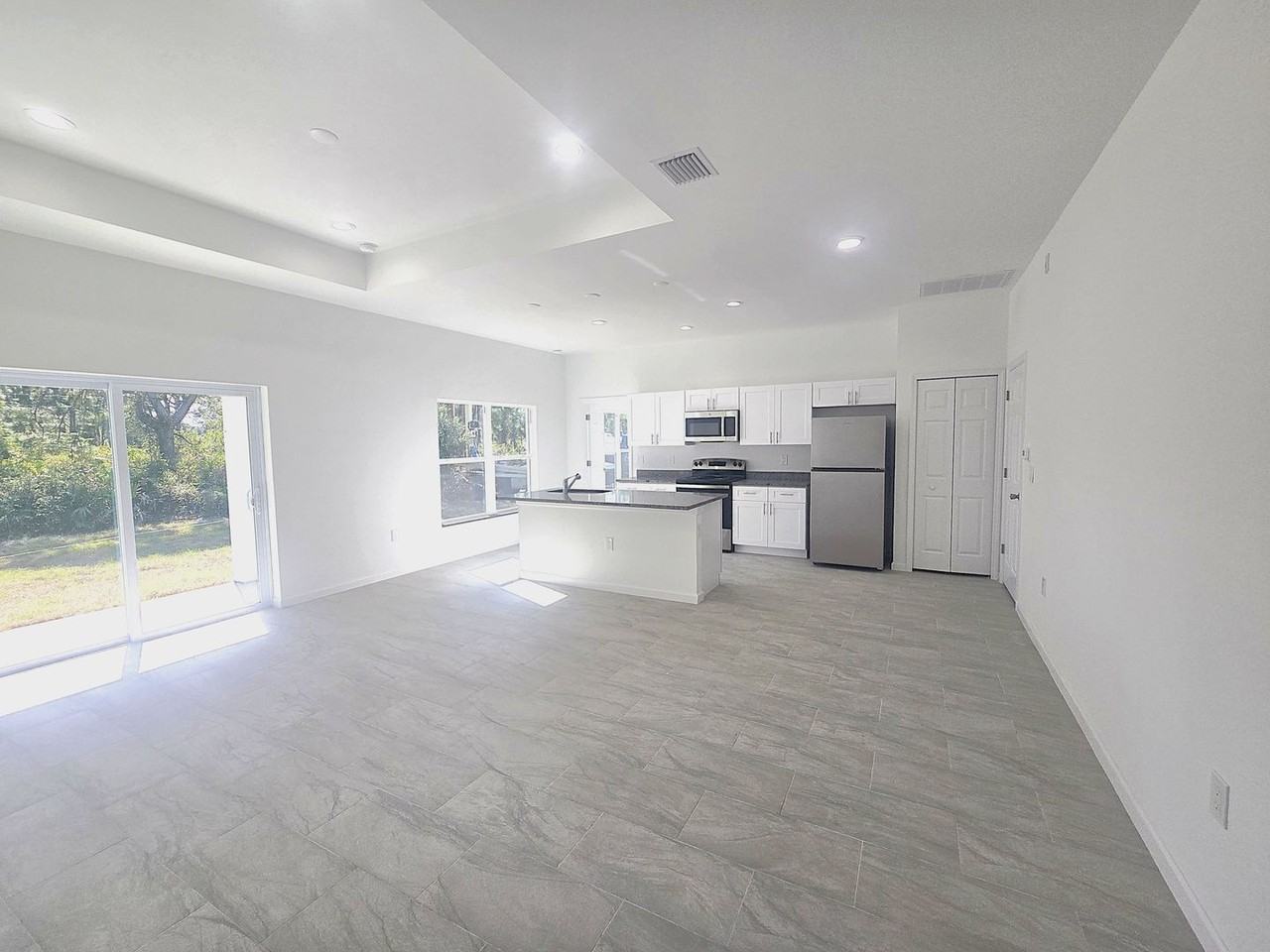 442 Genoa Ave S - Photo 4 of 36