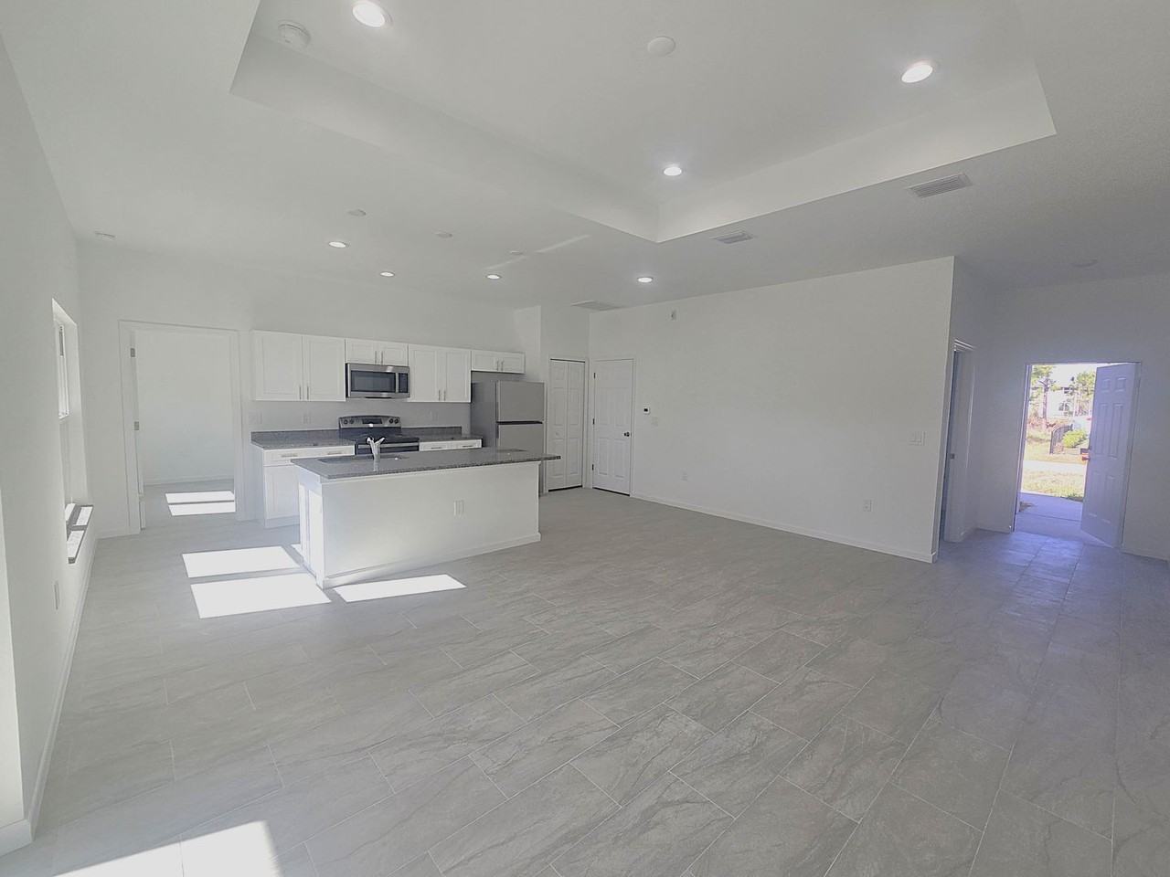 442 Genoa Ave S - Photo 5 of 36