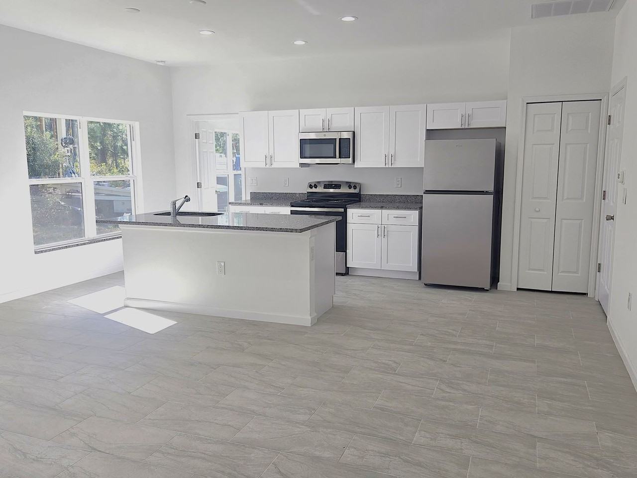 442 Genoa Ave S - Photo 6 of 36