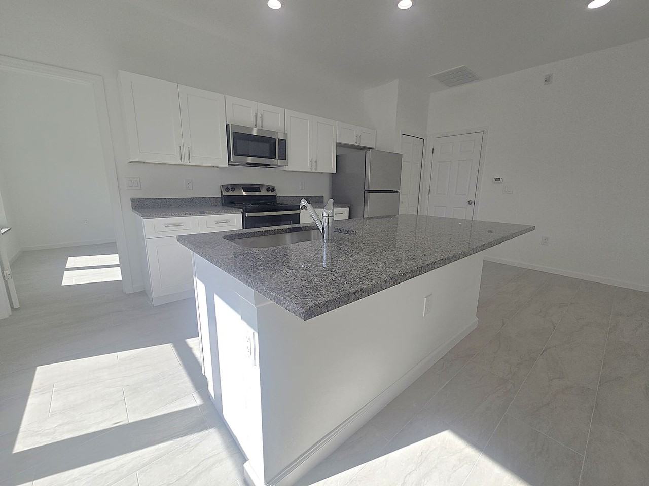 442 Genoa Ave S - Photo 7 of 36