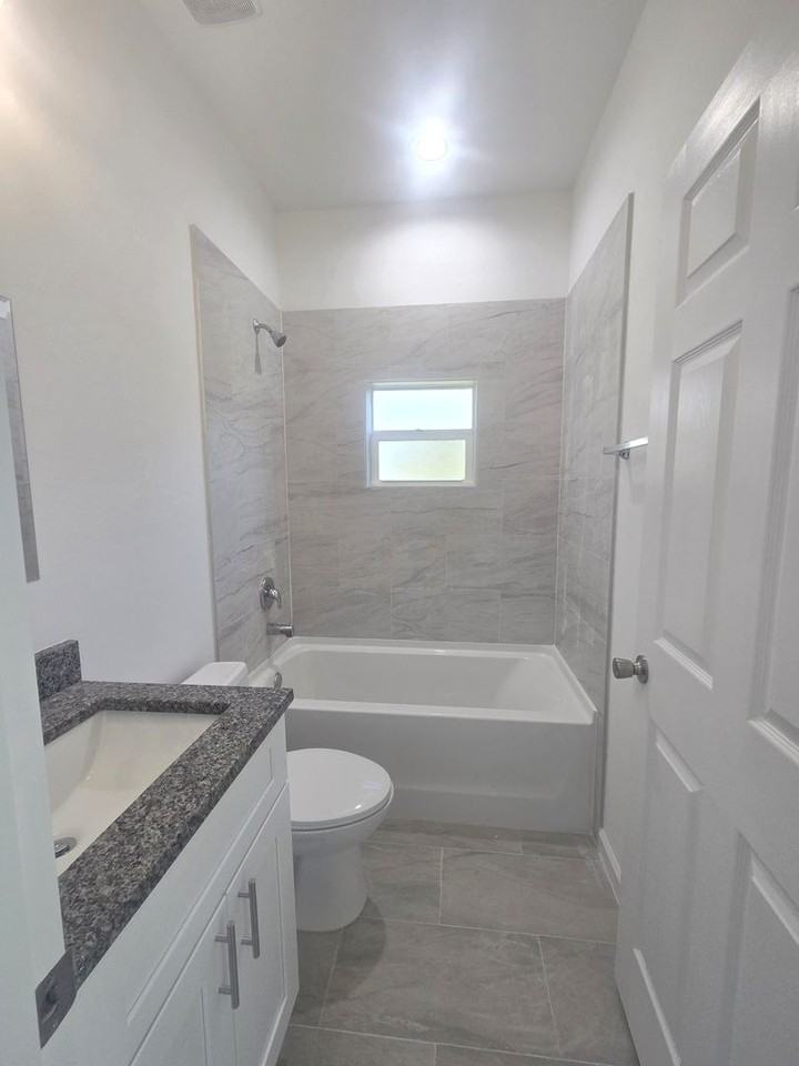 826 Dawhert Ave S - Photo 5 of 35