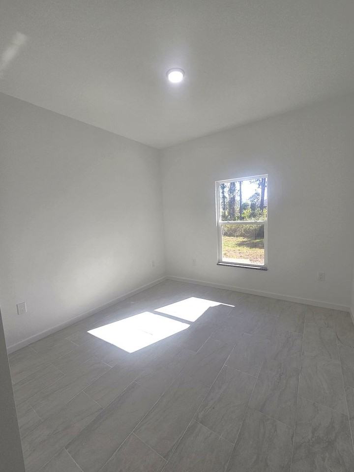 826 Dawhert Ave S - Photo 7 of 35