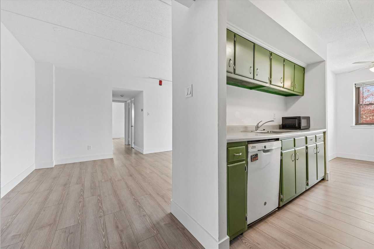 1515 Valley Dr - Photo 2 of 19