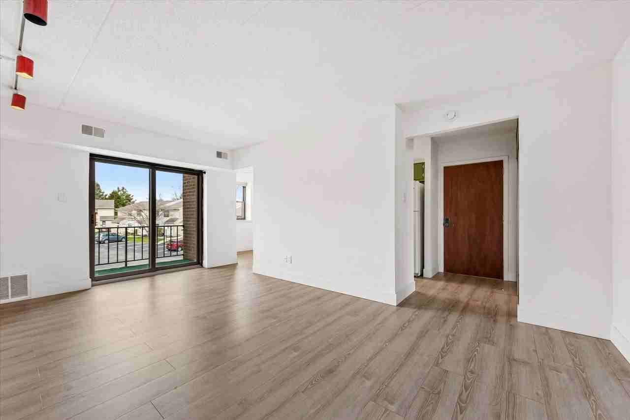 1515 Valley Dr - Photo 3 of 19