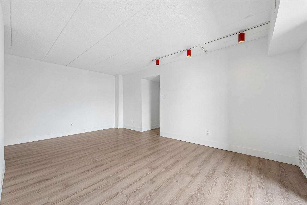 1515 Valley Dr - Photo 4 of 19