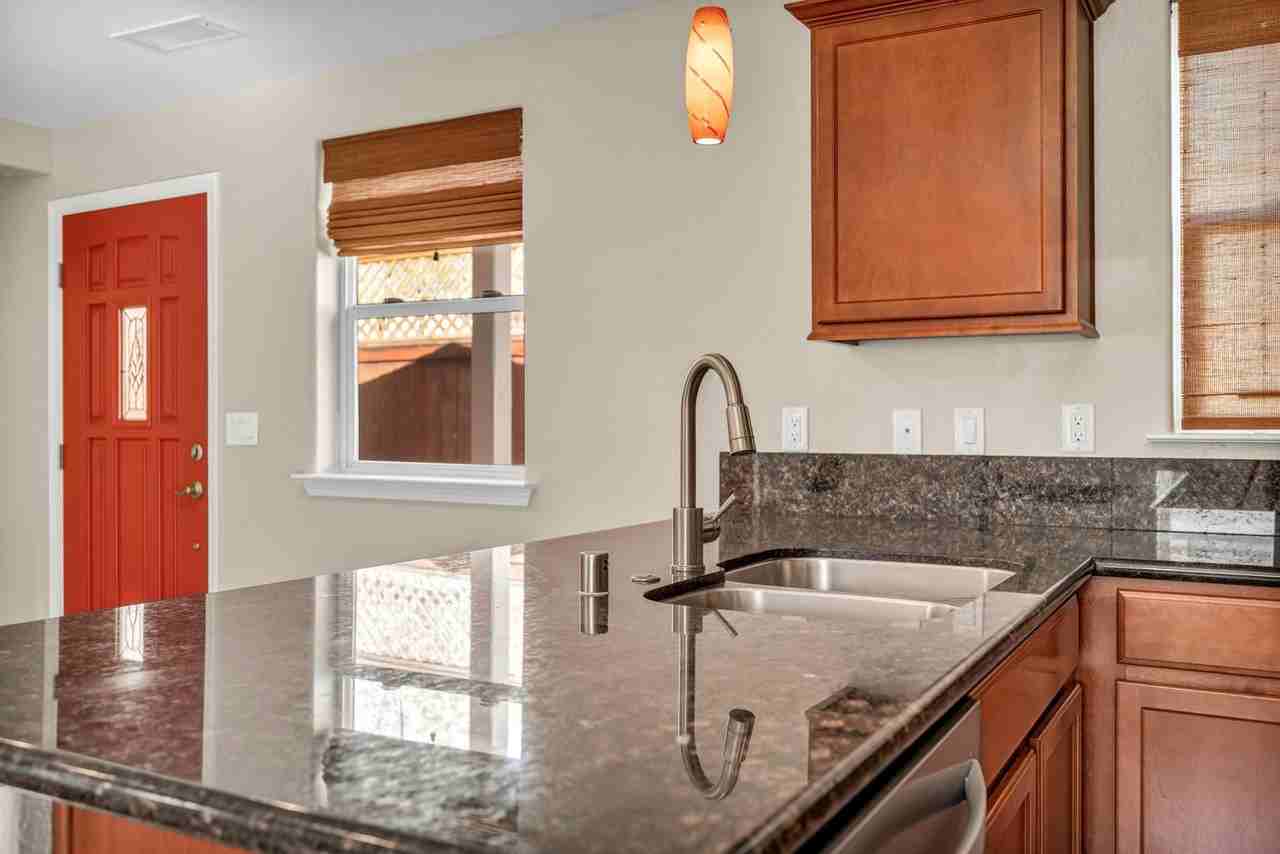 58 Caliente St - Photo 4 of 32