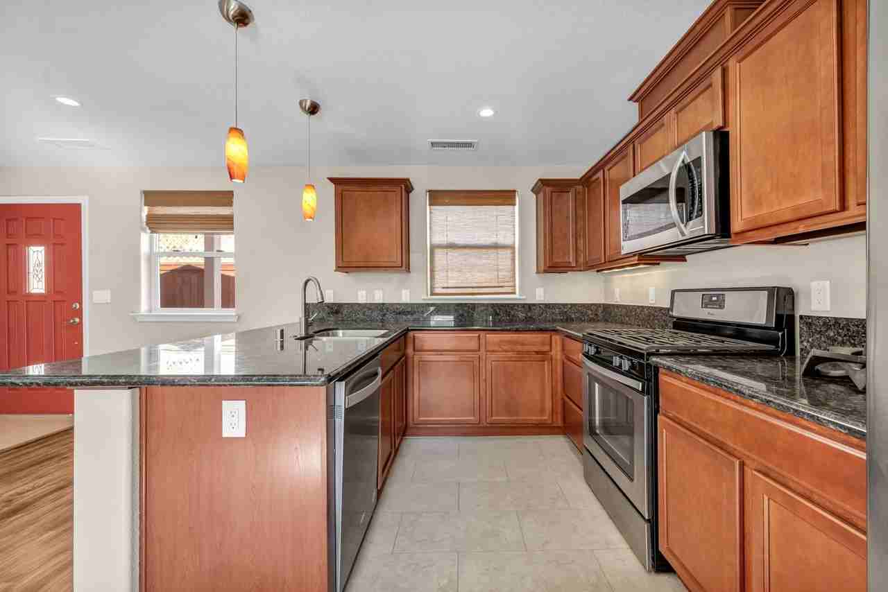 58 Caliente St - Photo 5 of 32