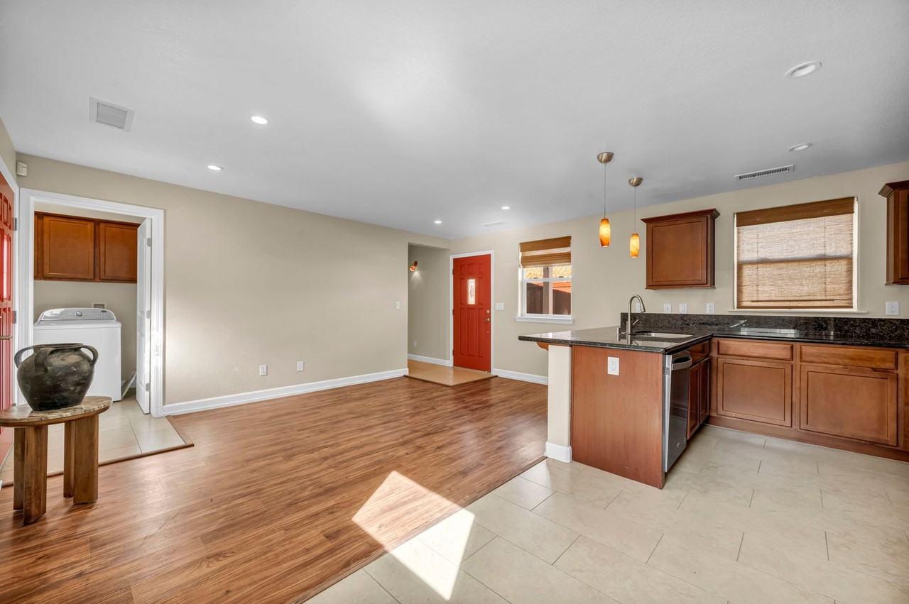 58 Caliente St - Photo 6 of 32