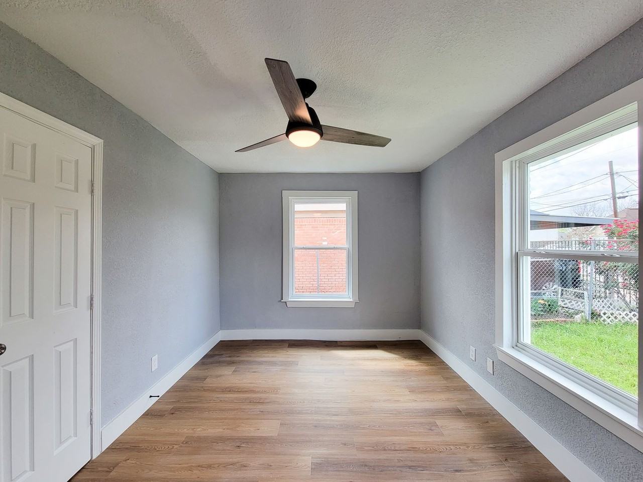 4538 Clover St - Photo 4 of 36