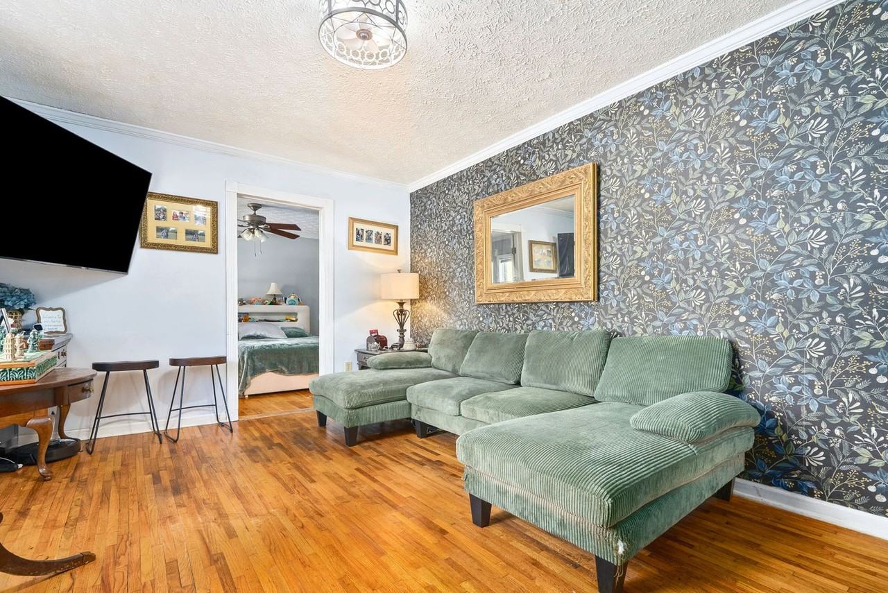 934 Mckinley Ave - Photo 4 of 11