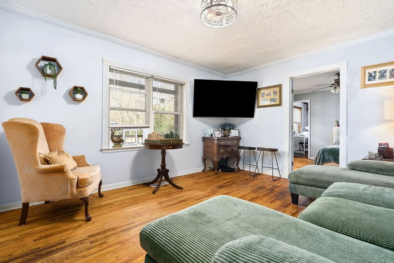 934 Mckinley Ave - Photo 5 of 11