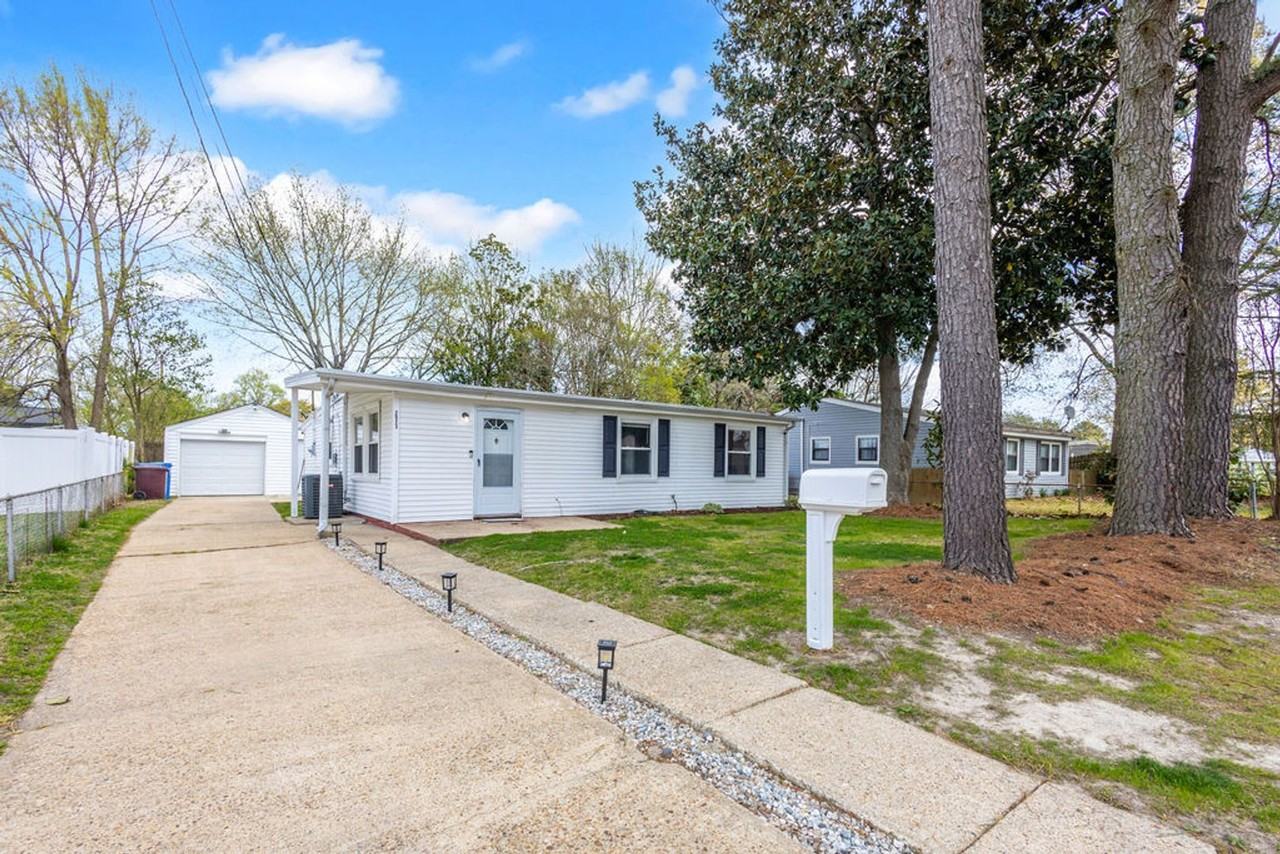 2923 Scotia Dr - Photo 3 of 17