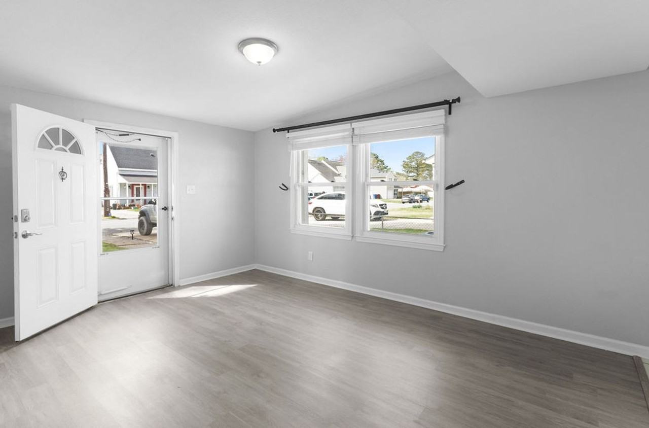 2923 Scotia Dr - Photo 5 of 17