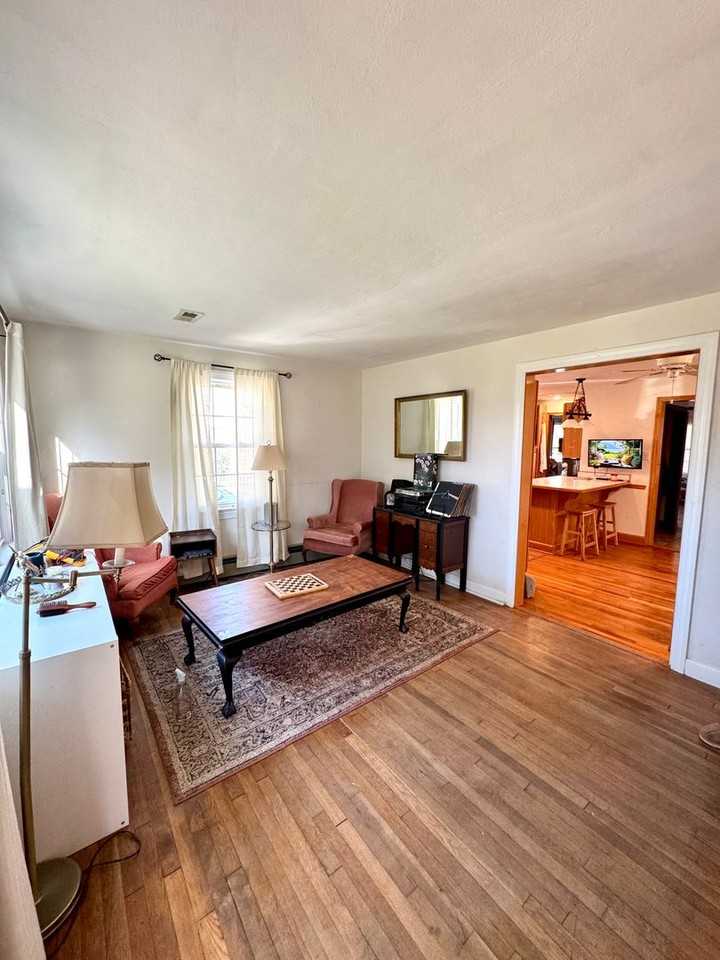 1503 Freeman Ave - Photo 3 of 23