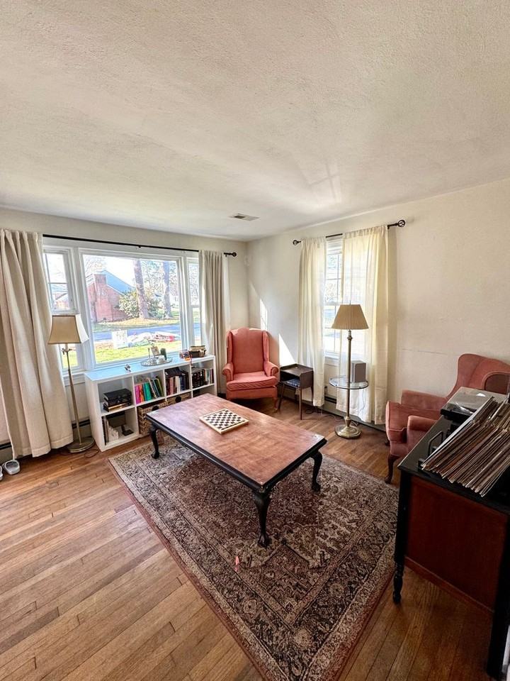 1503 Freeman Ave - Photo 4 of 23