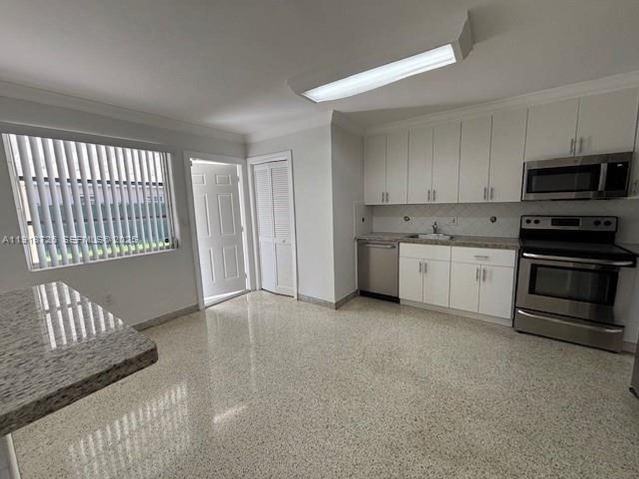 3652 Sw 22nd Ter #3652 - Photo 3 of 12