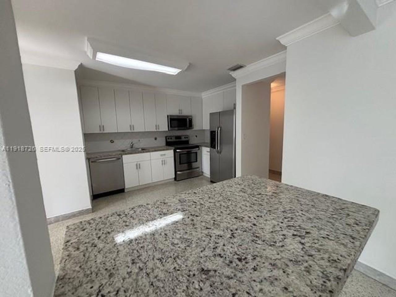 3652 Sw 22nd Ter #3652 - Photo 4 of 12