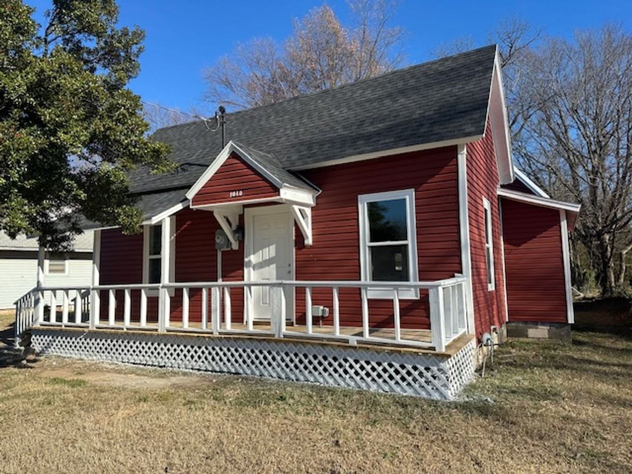 1010 N Dickerson Ave - Photo 2 of 30