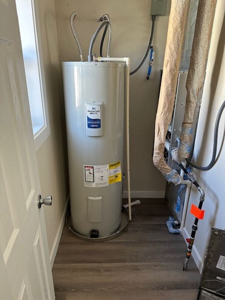 1010 N Dickerson Ave - Photo 4 of 30