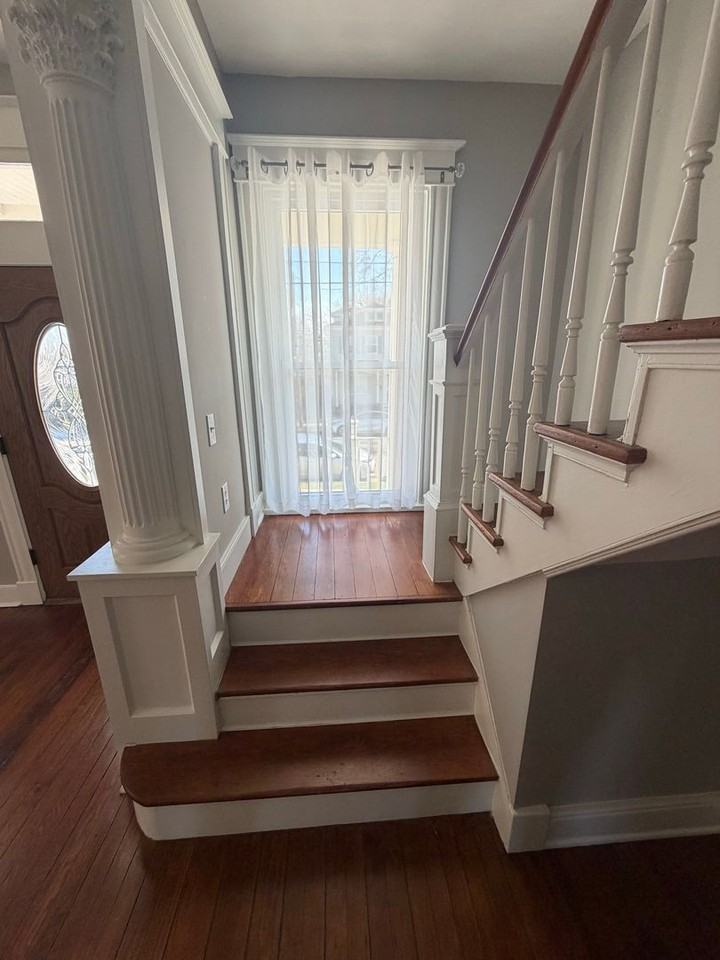 306 W 26th St - Photo 3 of 24