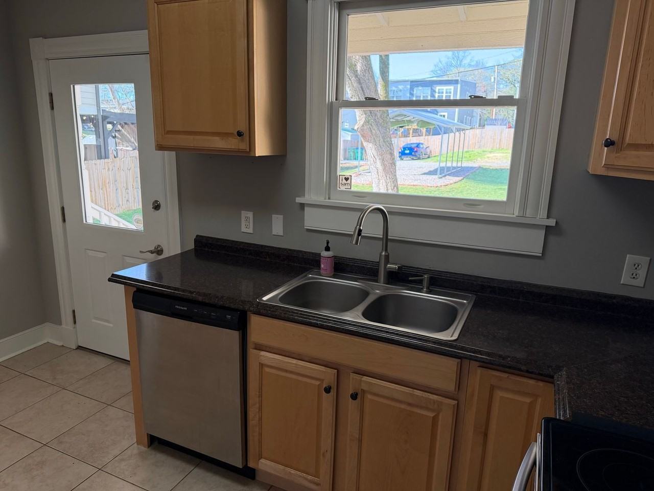 306 W 26th St - Photo 4 of 24