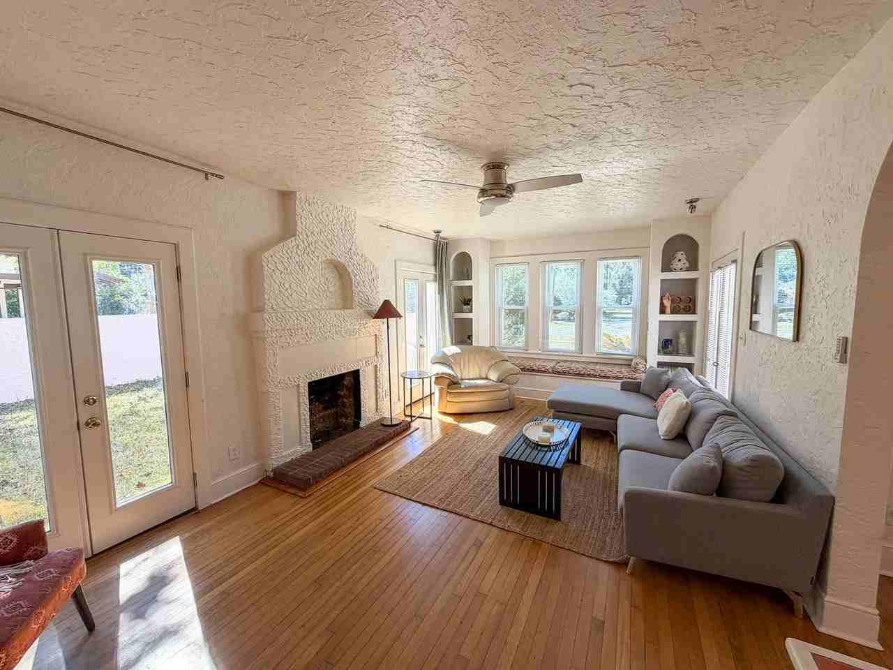 15 Nw 26th St - Photo 3 of 38