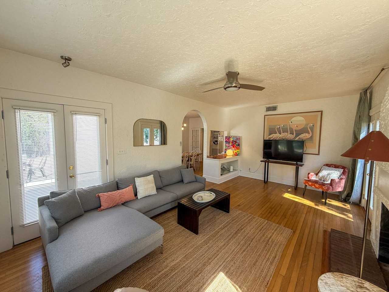 15 Nw 26th St - Photo 4 of 38