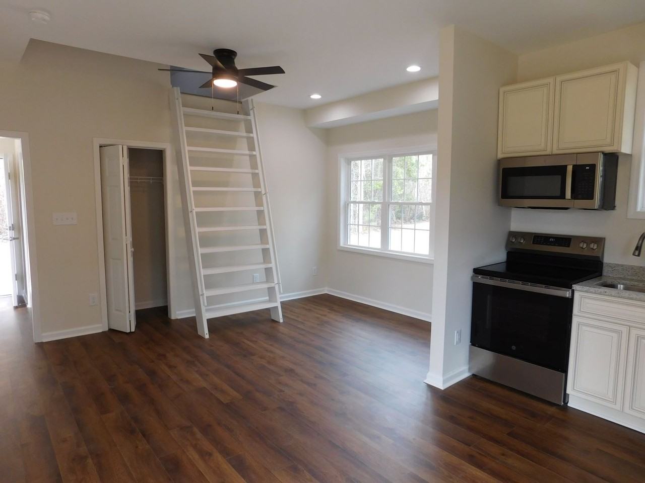 160 Alexander Way S - Photo 3 of 20