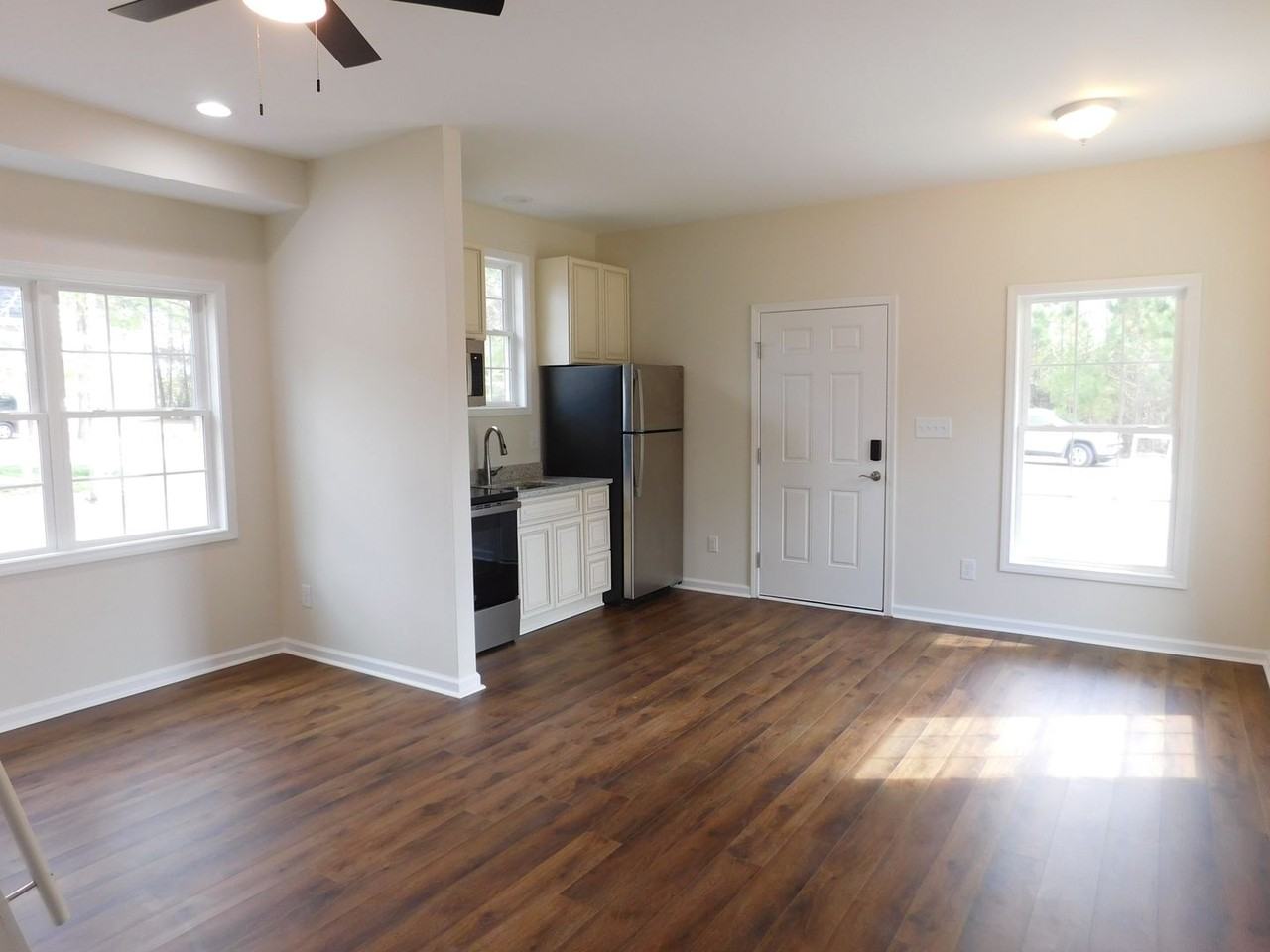 160 Alexander Way S - Photo 7 of 20