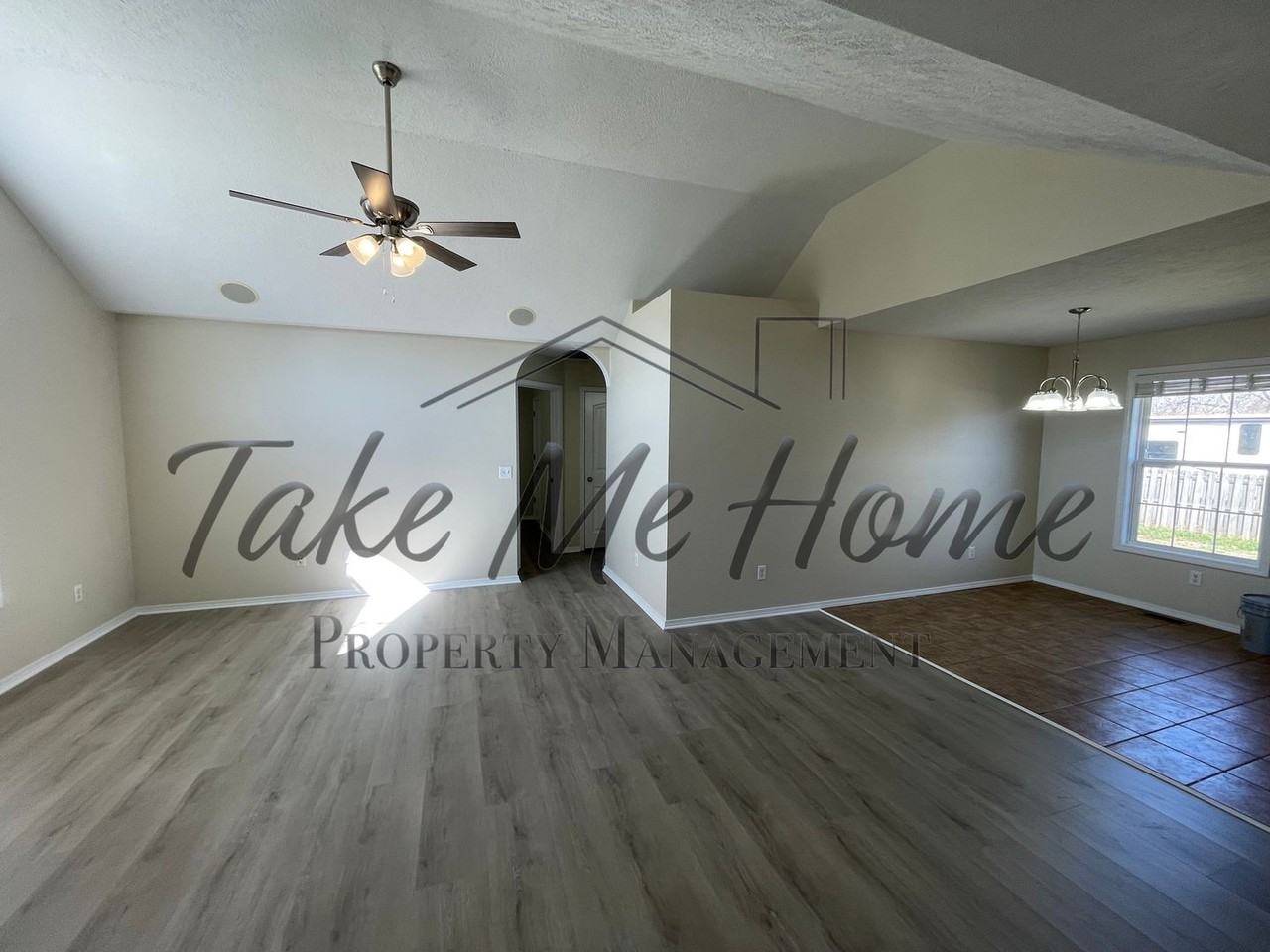 644 N Cox Ave - Photo 3 of 13