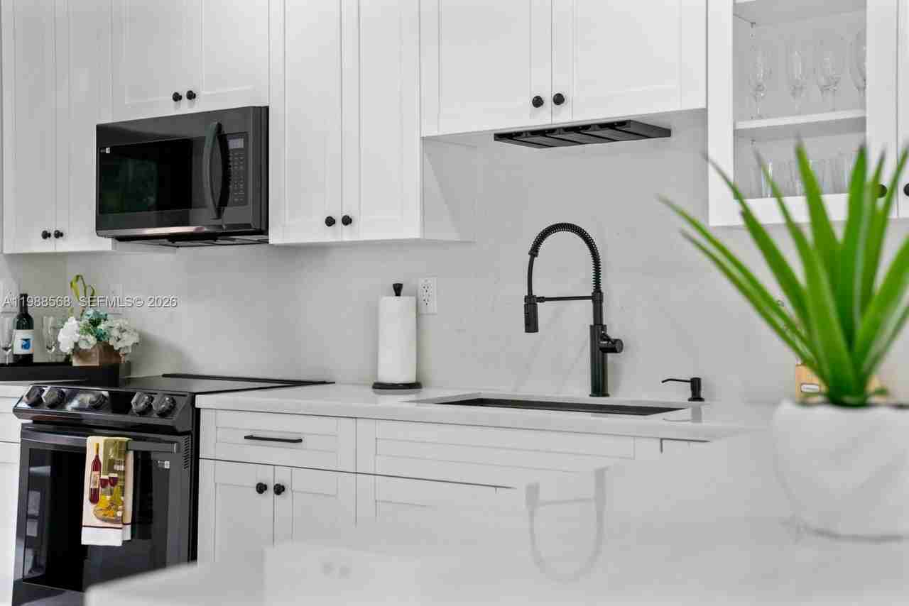 Ne 137th Ter - Photo 5 of 8