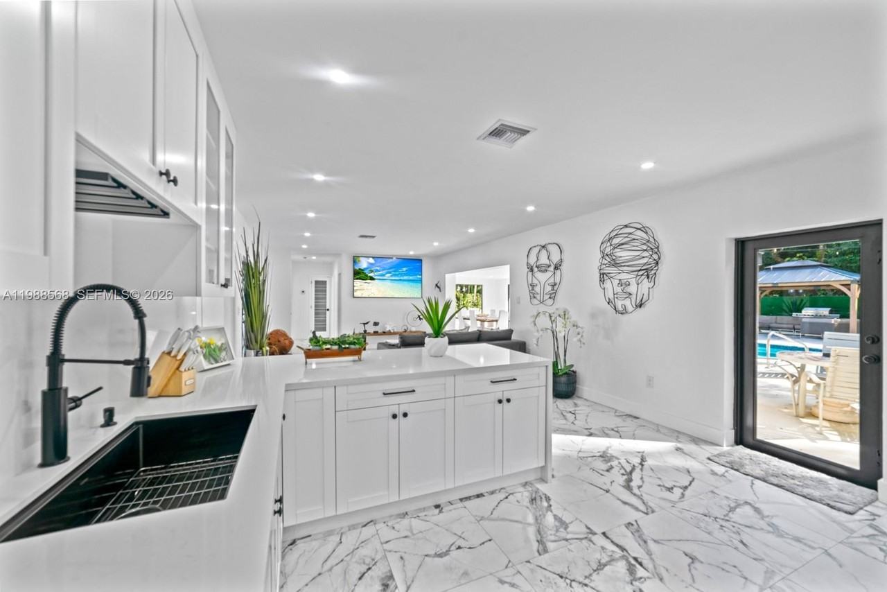 Ne 137th Ter - Photo 6 of 8