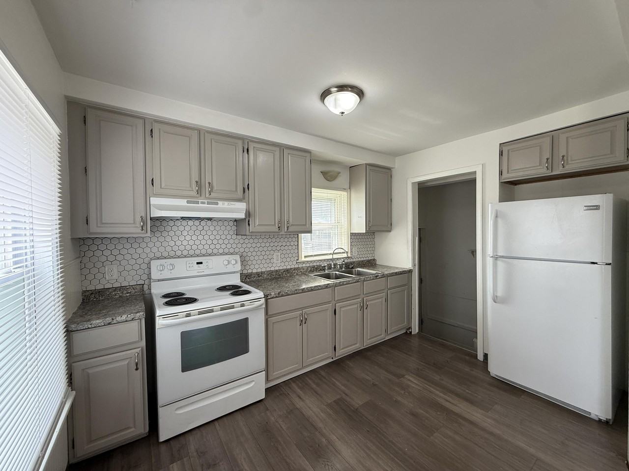 13668 Irene St - Photo 6 of 17