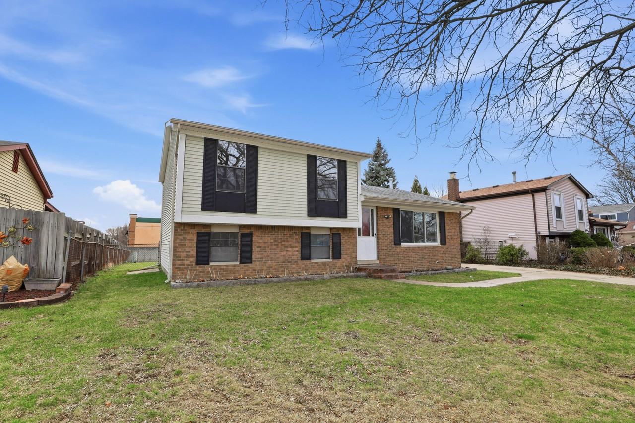 41427 Larimore Ln - Photo 3 of 38