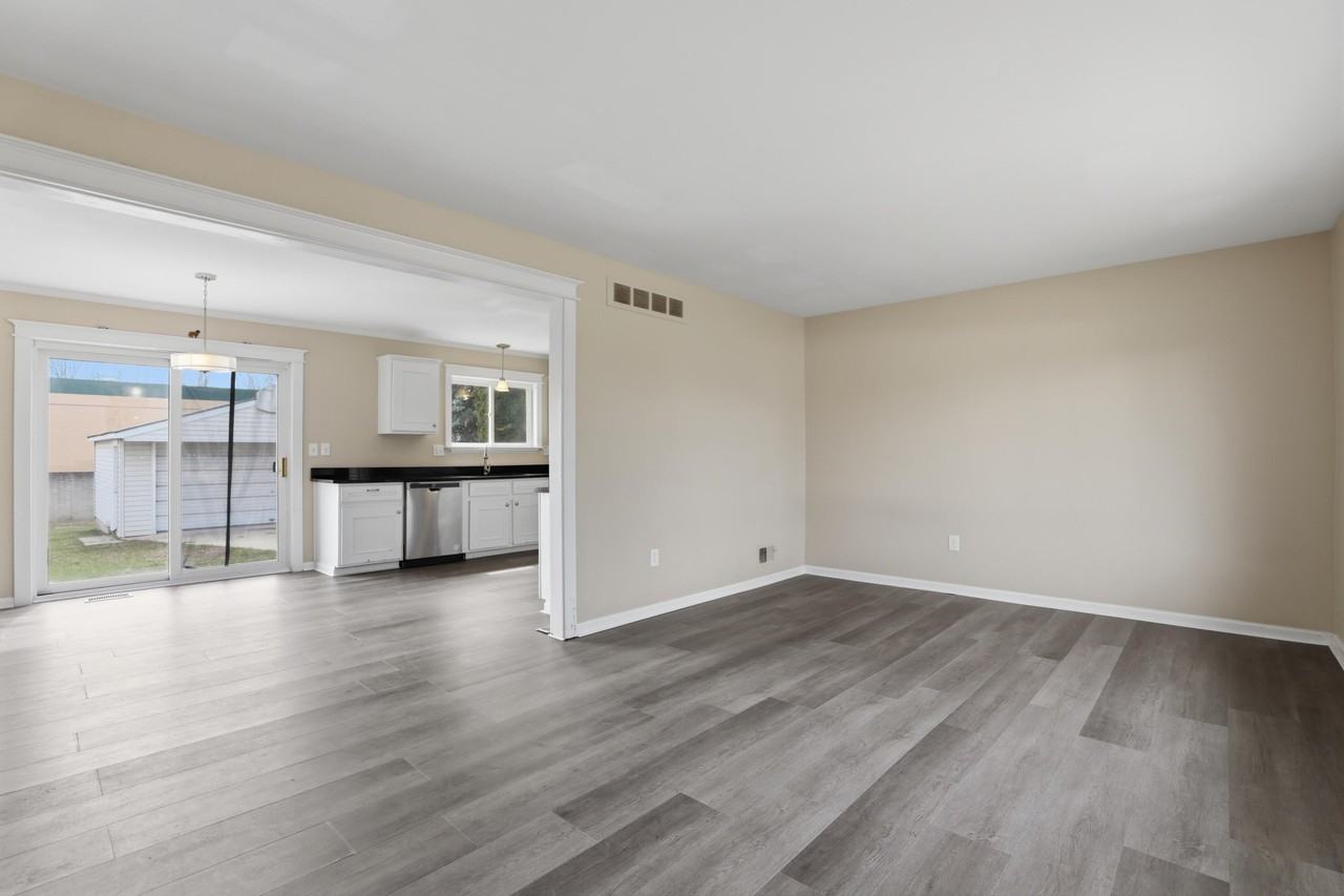 41427 Larimore Ln - Photo 4 of 38