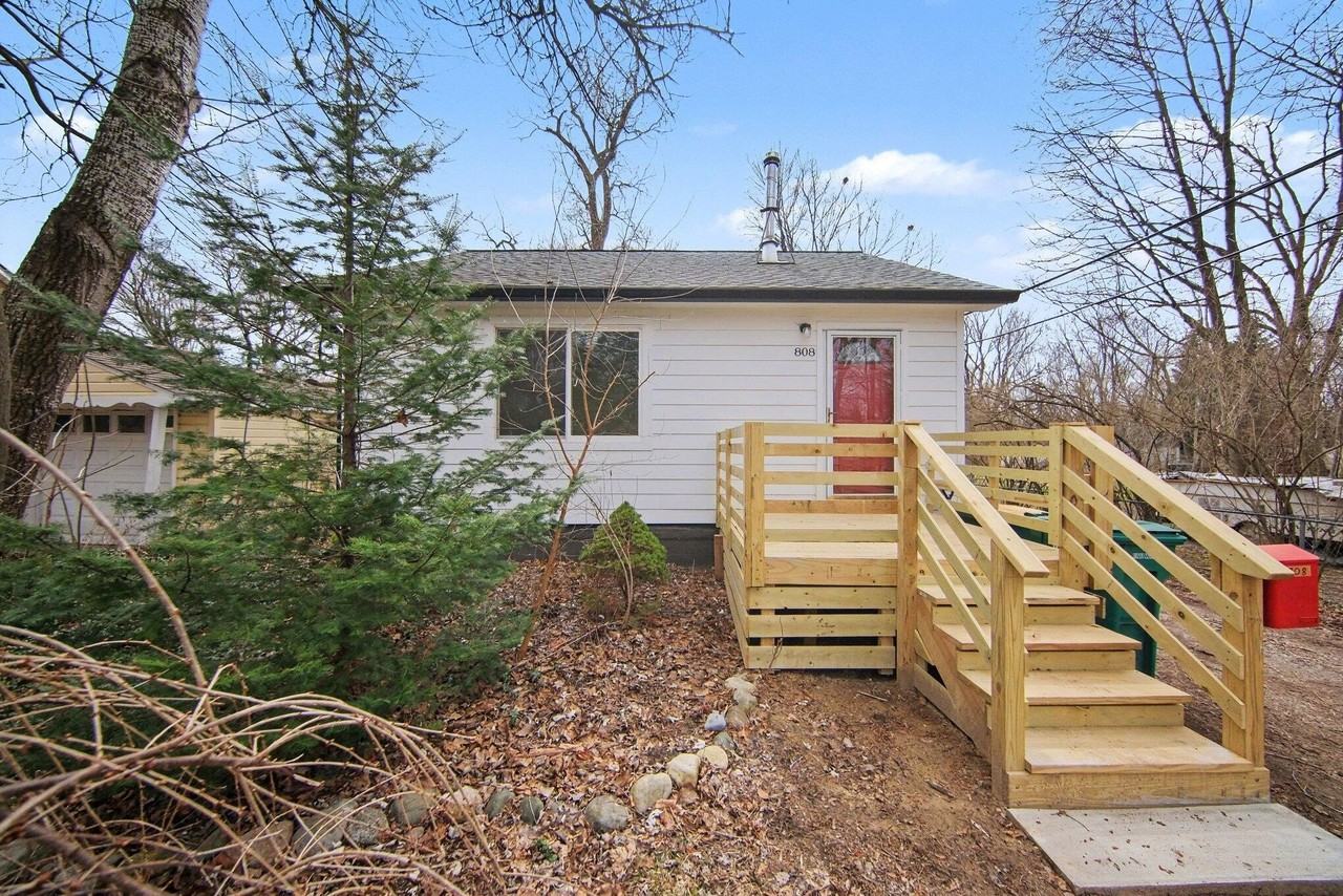 808 E Cross St - Photo 2 of 18