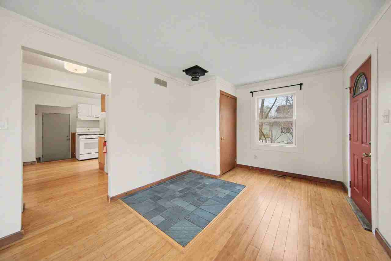 808 E Cross St - Photo 4 of 18