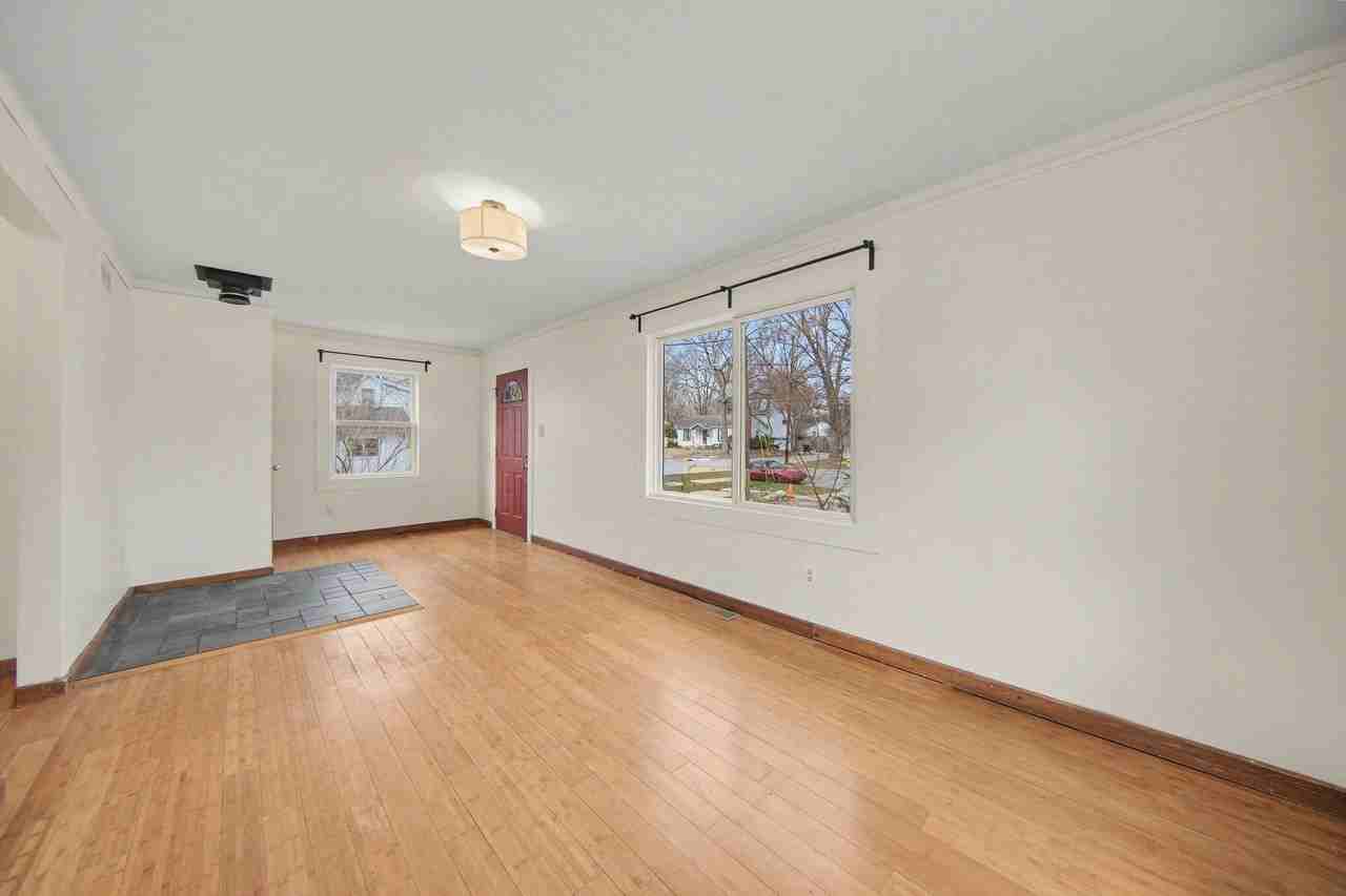 808 E Cross St - Photo 5 of 18