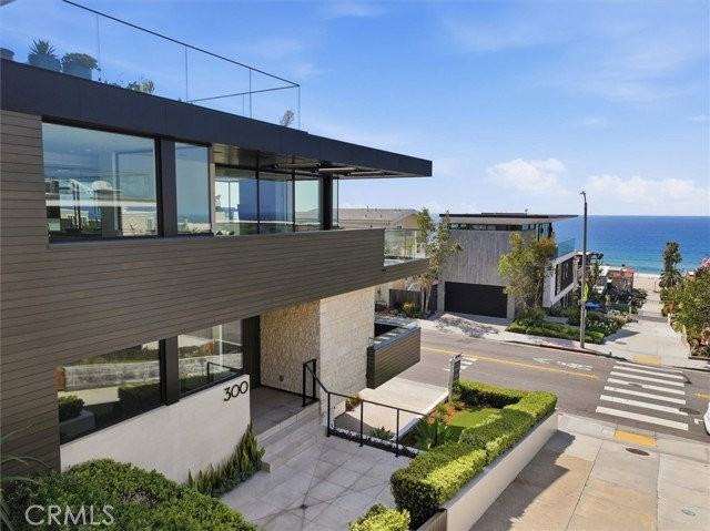 300 25th St - Photo 2 of 7