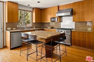 211 18th St - Photo 2 of 8