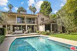 211 18th St - Photo 3 of 8