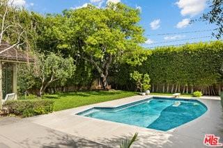 211 18th St - Photo 4 of 8