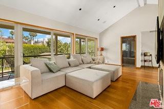 211 18th St - Photo 5 of 8