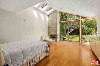 211 18th St - Photo 6 of 8