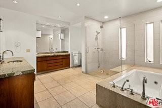 211 18th St - Photo 7 of 8