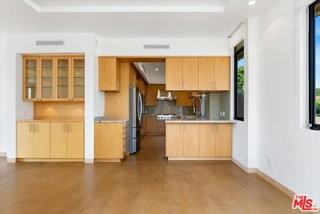 2301 10th St #3 - Photo 4 of 8