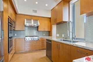 2301 10th St #3 - Photo 6 of 8