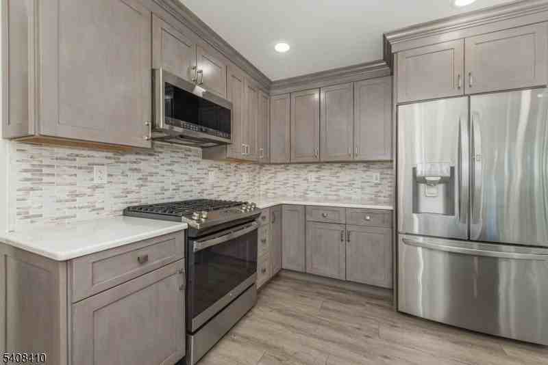 9 Robert Dr - Photo 4 of 27