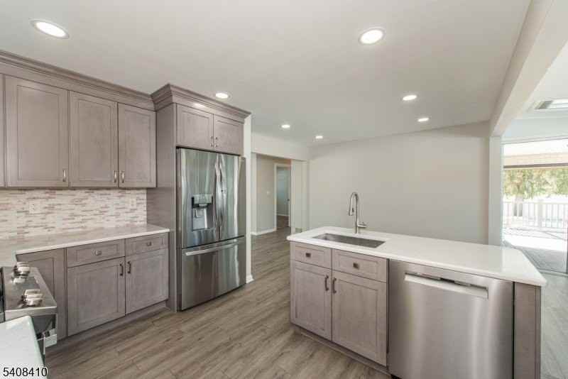 9 Robert Dr - Photo 5 of 27