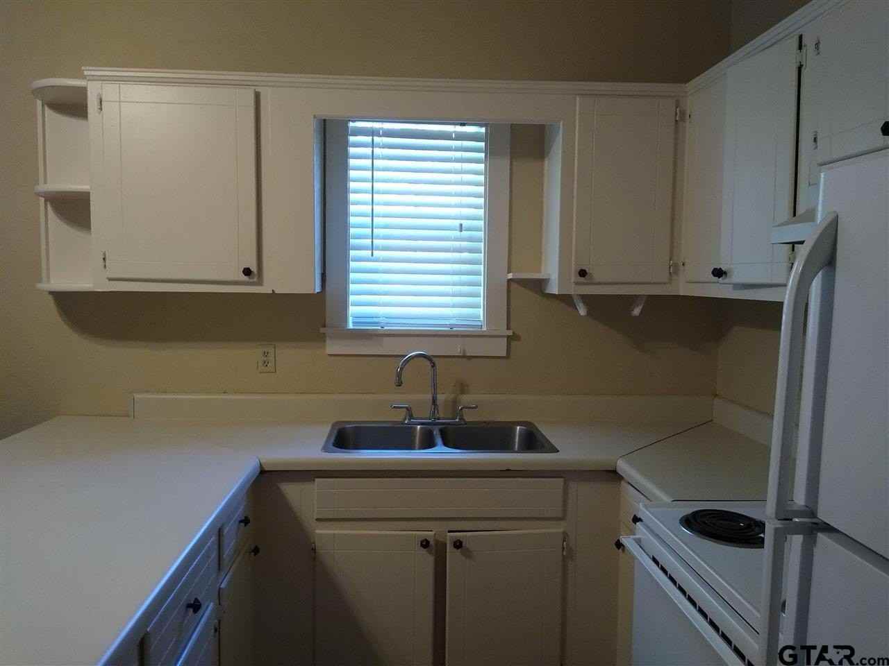 637 S Chilton Ave Apt B - Photo 6 of 12